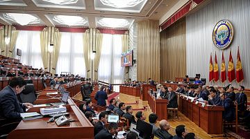 «Раздутый» парламент в Кыргызстане – нужно сокращать количество депутатов?