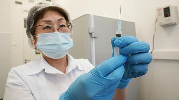 Эпидемиолог: Еще до пандемии 35% казахстанцев не верили в вакцинацию 