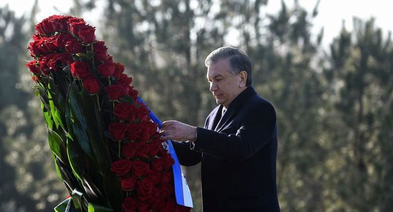Мирзиёев почтил память первого президента Узбекистана Ислама Каримова