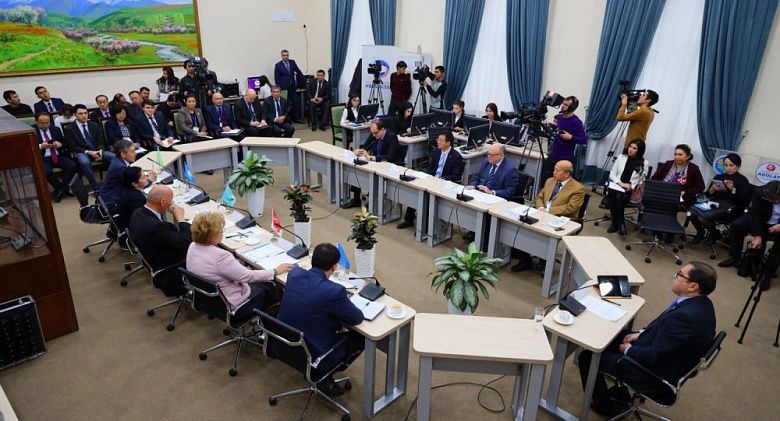 Партии Узбекистана изучают возможности вступления республики в ЕАЭС 