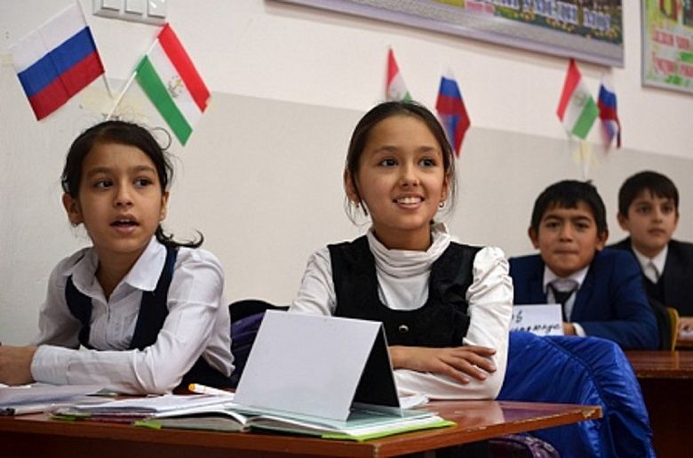 Путин утвердил ратификацию соглашения с Таджикистаном о строительстве русскоязычных школ
