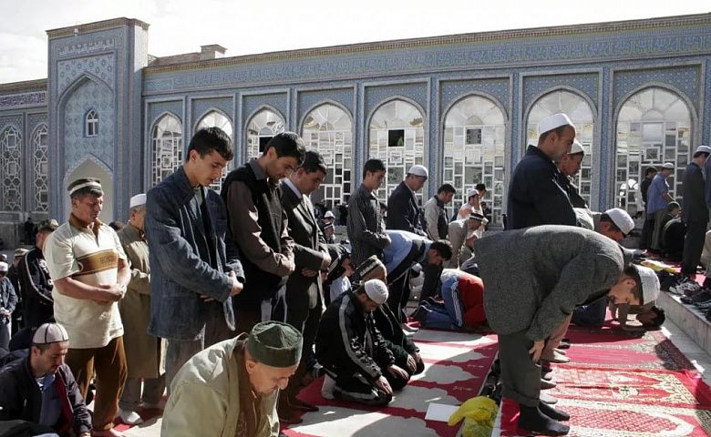 Почему власти Таджикистана закрывают мечети ? 