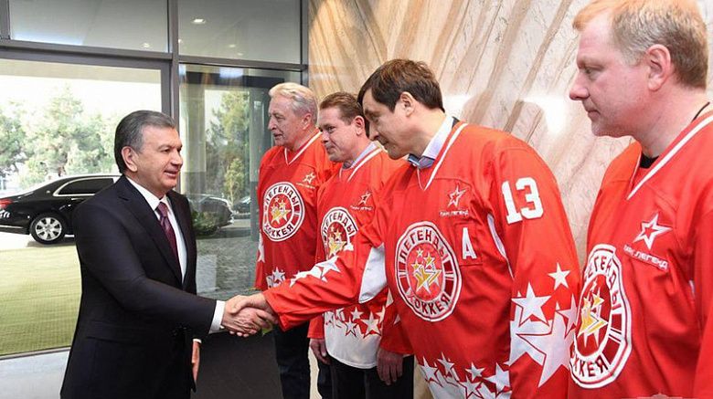Мирзиёев распорядился выдать звездам российского хоккея квартиры в Ташкенте