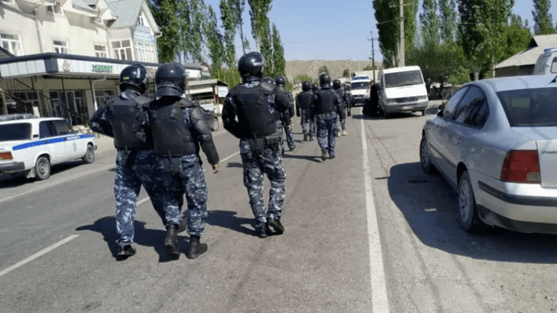 В Кыргызстане заявили о продолжении стрельбы на границе с Таджикистаном