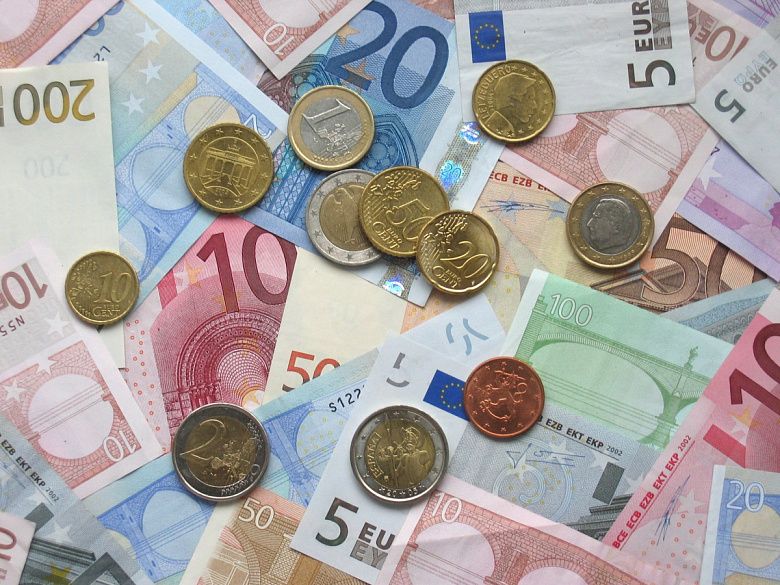 Жители Казахстана всё чаще отдают предпочтение евро перед другими валютами