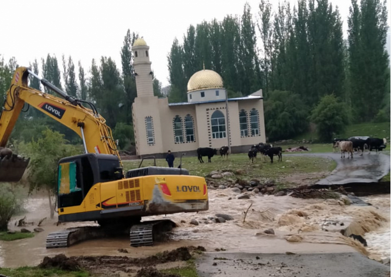 ЧП в Туркестанской области Казахстана: затоплены села, смыты мосты, идет эвакуация