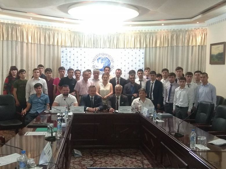 Большая Евразия начинается с молодежи: молодежные инициативы обсудили в Таджикистане