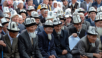 Президент Киргизии подписал новый закон о судах аксакалов