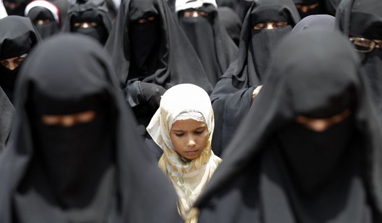 Избаиров: Бороды и хиджабы остаются на своих местах, никто их не запрещает