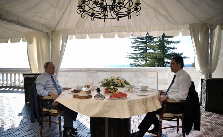 Президенты России и Туркменистана поговорили в Сочи тет-а-тет