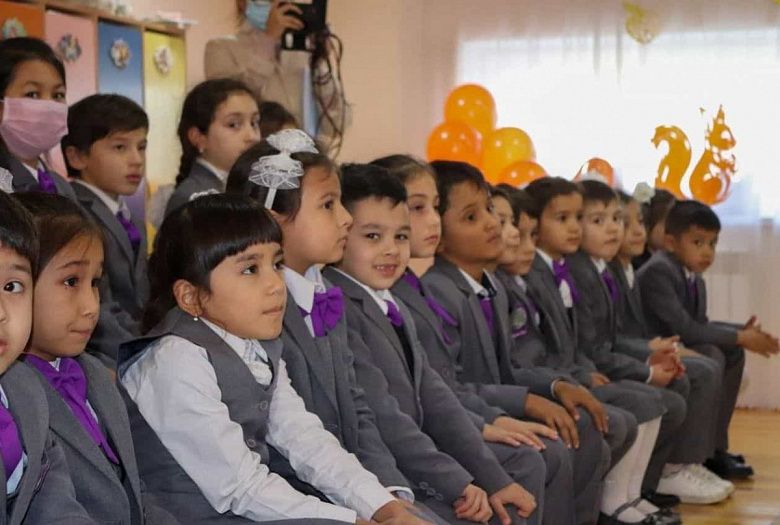 Школы Таджикистана получили от РФ 11 тысяч книг в рамках программы «Русский язык»