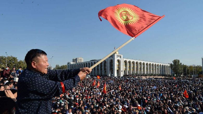 Кыргызстан в трясине переворотов: выплывет или перестанет существовать