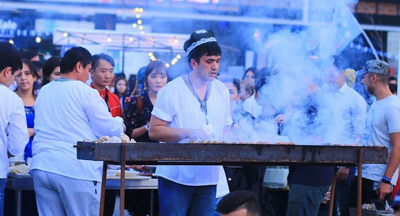 Кухня различных стран мира: в Душанбе прошел традиционный фестиваль еды