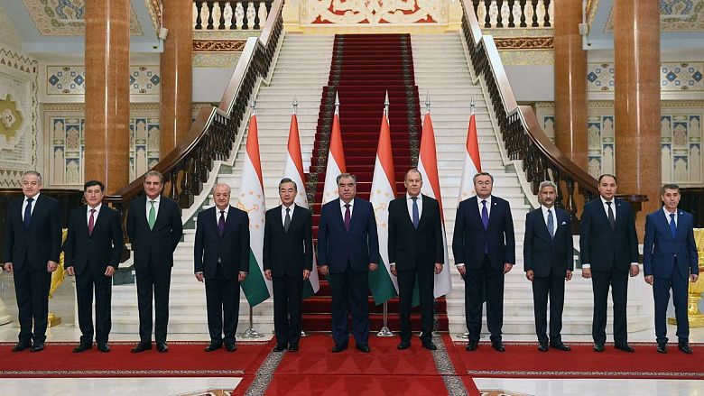 Лавров вместе с другими главами МИД стран ШОС встретился с президентом Таджикистана
