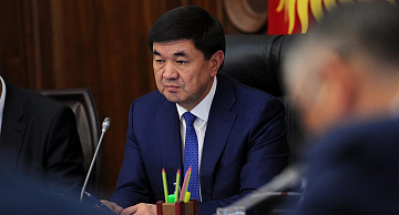 Жаркая политическая осень в Кыргызстане: уйдет ли правительство Абылгазиева в отставку?