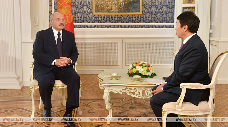 Лукашенко рассказал об отношениях с Казахстаном, интеграции, независимости и факторе личности в истории