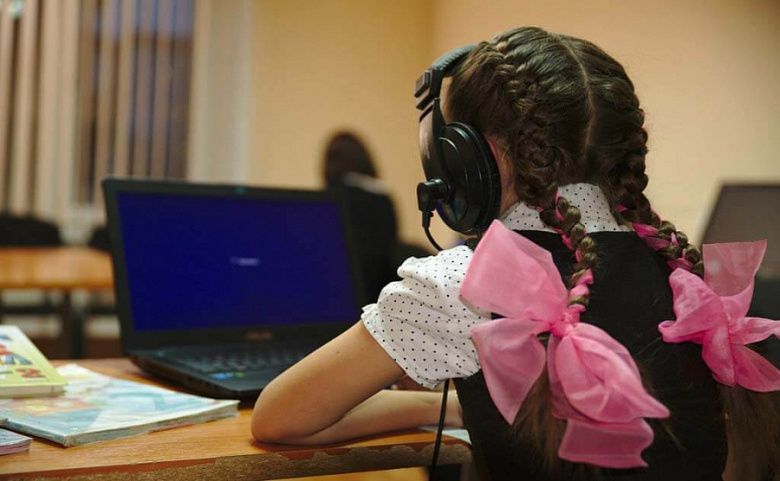 Почему в Казахстане онлайн-учебу провалили и дети, и школы, и родители?