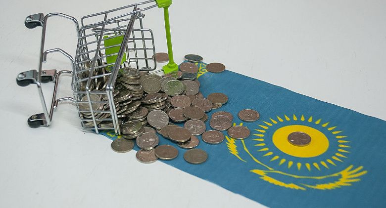 Пенсии, пособия и зарплаты повысят по поручению Назарбаева