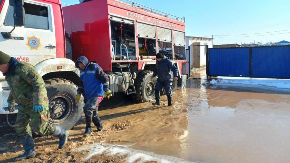 Около 150 человек эвакуировали на западе Казахстана из-за паводков,  объявлен режим ЧС - Читайте на IA-CENTR