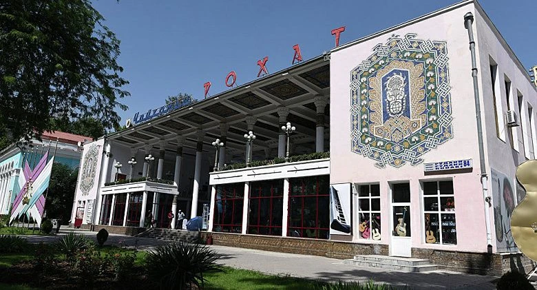 Эпоха разрушений и созиданий в Душанбе: выживут ли «Рохат» и Дворец президента