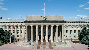 Кадровые перестановки в Киргизии: образованные люди на госслужбе не задерживаются