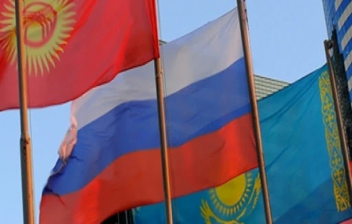 В Кыргызстане, России и Казахстане обсуждают переход на нацвалюты